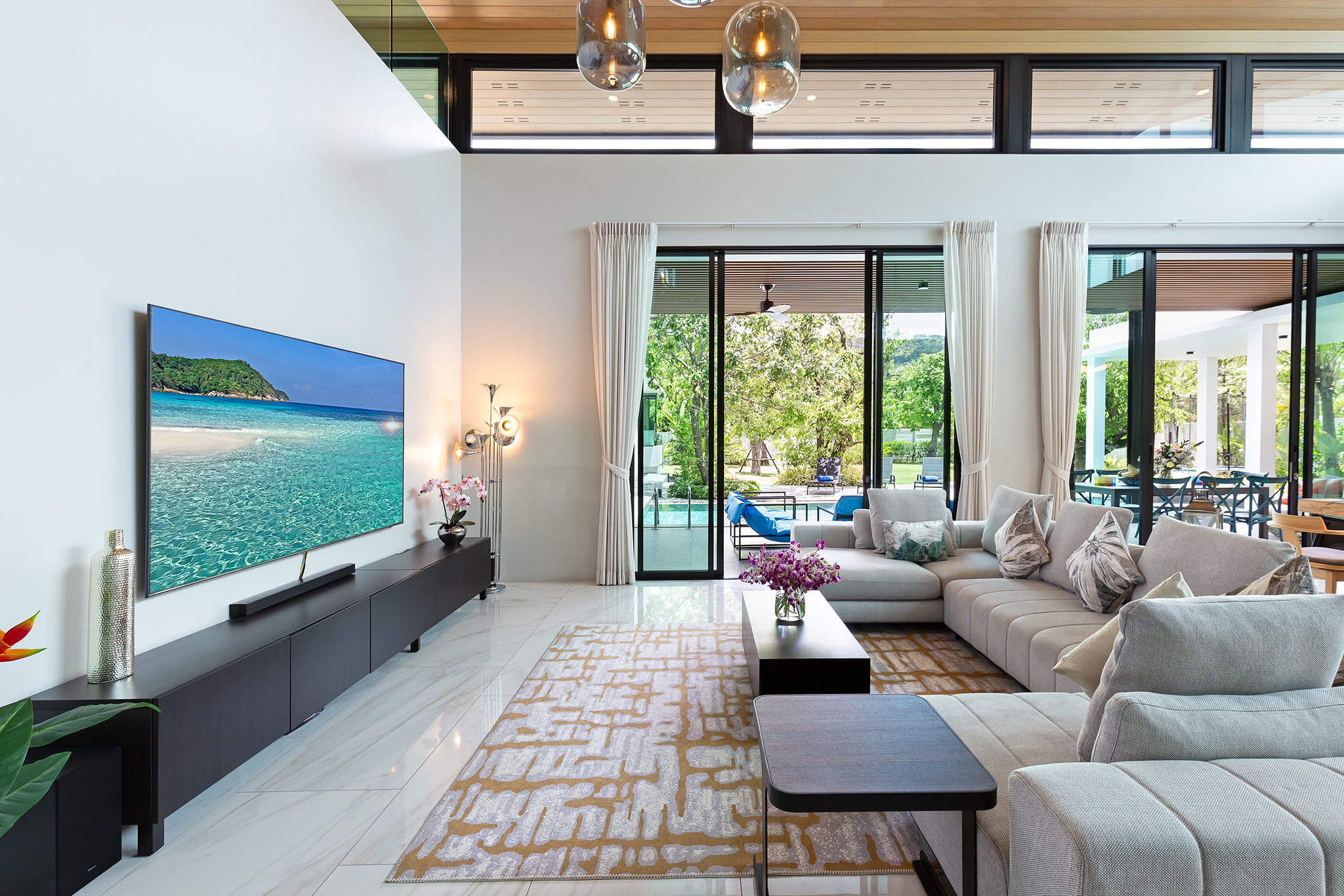 Main Livingroom